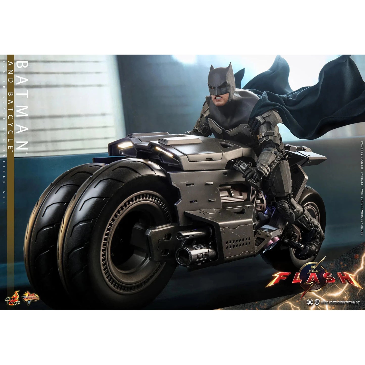Batman & Batcycle: The Flash: Dc Comics - Hot Toys Action Figure