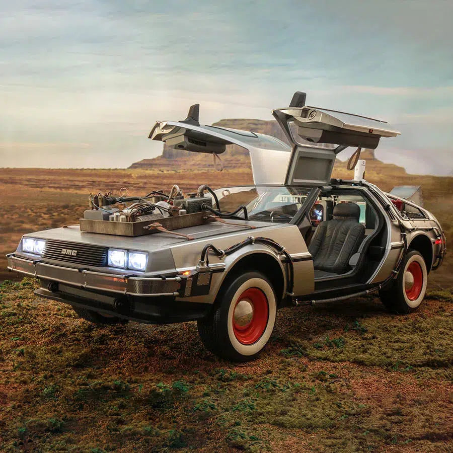 Delorean Time Machine: Back To The Future Part III - Hot Toys Action Figure
