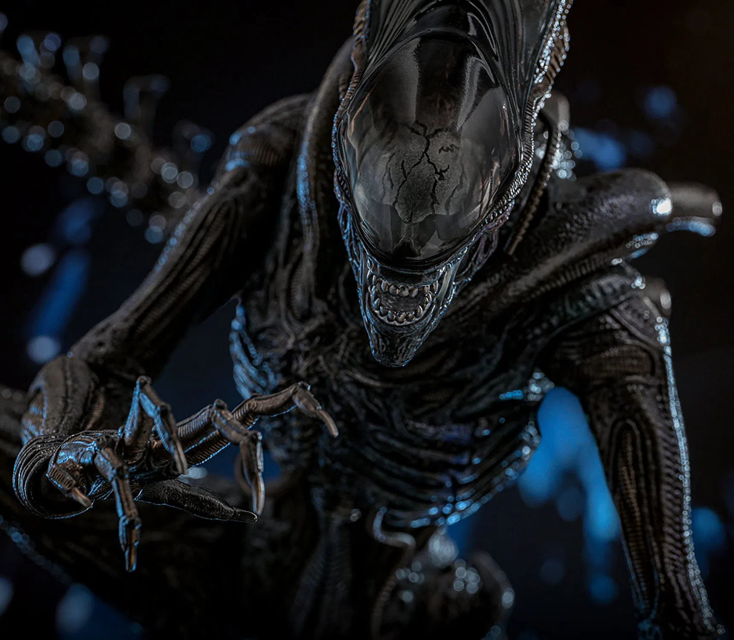 Alien: Romulus: Scorched Xenomorph: 1/6th Scale Action Figure: Hot Toys by Hot Toys – Action Figure, [scale], UK stockist Planet Action Figures