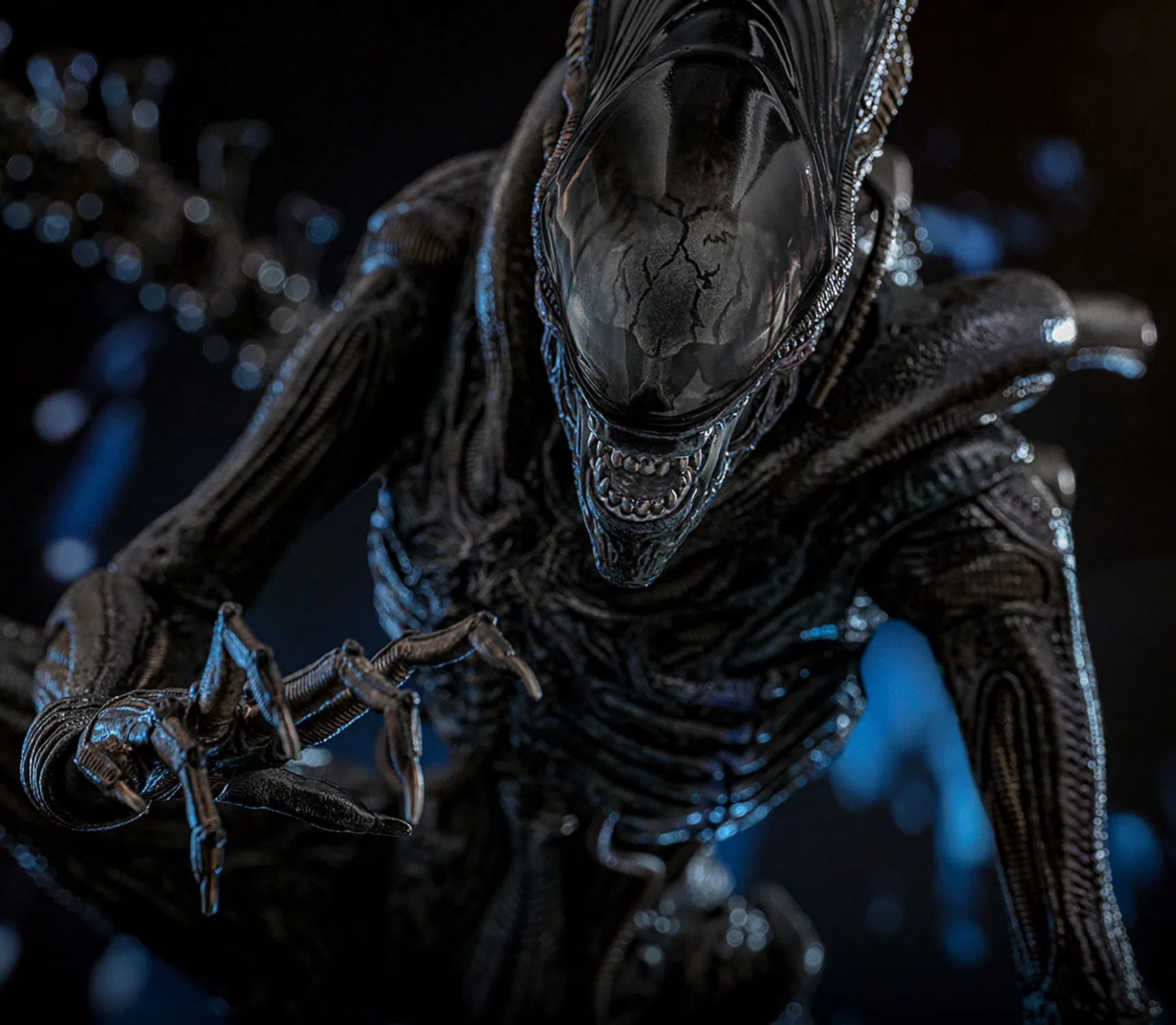 Alien: Romulus: Scorched Xenomorph: 1/6th Scale Action Figure: Hot Toys by Hot Toys – Action Figure, [scale], UK stockist Planet Action Figures