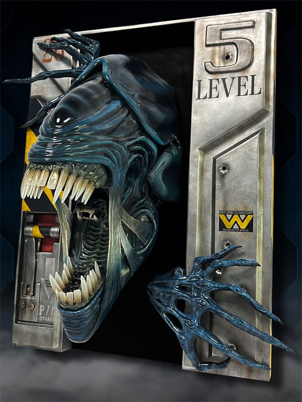 Aliens: Alien Queen: 1/2 Wall Sculpture - Hollywood Collectibles Group Decoration