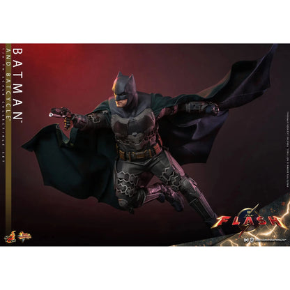 Batman & Batcycle: The Flash: Dc Comics - Hot Toys Action Figure
