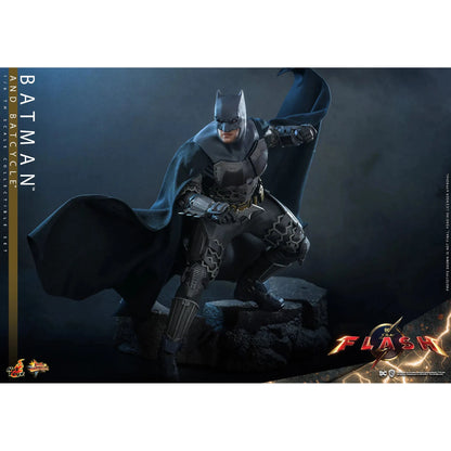 Batman & Batcycle: The Flash: Dc Comics - Hot Toys Action Figure