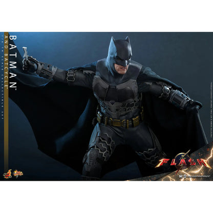Batman & Batcycle: The Flash: Dc Comics - Hot Toys Action Figure