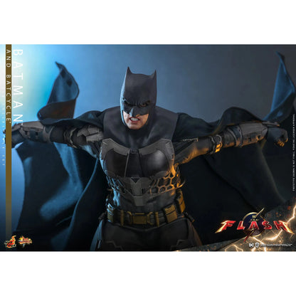 Batman & Batcycle: The Flash: Dc Comics - Hot Toys Action Figure
