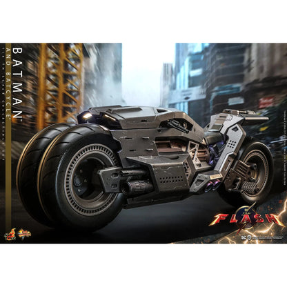 Batman & Batcycle: The Flash: Dc Comics - Hot Toys Action Figure