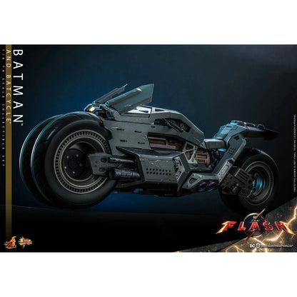 Batman & Batcycle: The Flash: Dc Comics - Hot Toys Action Figure