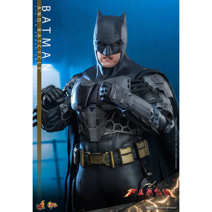Batman & Batcycle: The Flash: Dc Comics - Hot Toys Action Figure