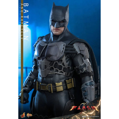 Batman & Batcycle: The Flash: Dc Comics - Hot Toys Action Figure