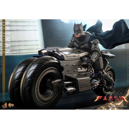Batman & Batcycle: The Flash: Dc Comics - Hot Toys Action Figure