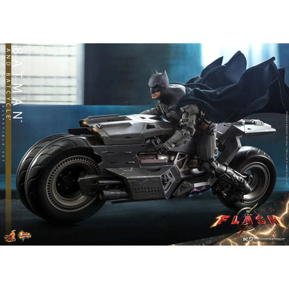 Batman & Batcycle: The Flash: Dc Comics - Hot Toys Action Figure