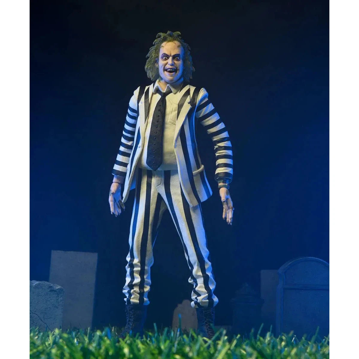 Beetlejuice (1998): Striped Suit Beetlejuice: 1/4 Scale Action Figure With Sound Neca