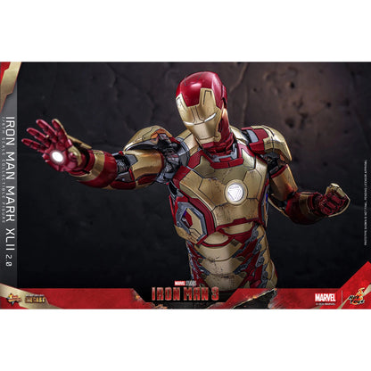 Iron Man 3: Iron Man Mark XLII (2.0): Deluxe: Marvel: Diecast - Hot Toys Action Figure