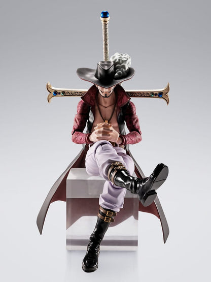 One Piece S.H.Figuarts Action Figure Dracule Mihawk Hawkeye - Bandai Tamashii Nations Action Figures