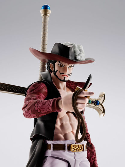 One Piece S.H.Figuarts Action Figure Dracule Mihawk Hawkeye - Bandai Tamashii Nations Action Figures