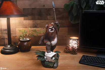 Star Wars Episode VI: Return Of The Jedi: Wicket: Premium Format Statue - Sideshow Statue