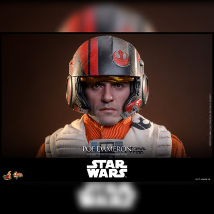 Star Wars: Episode VII: The Force Awakens: Poe Dameron: 1/6th Action Figure - Hot Toys Action Figure