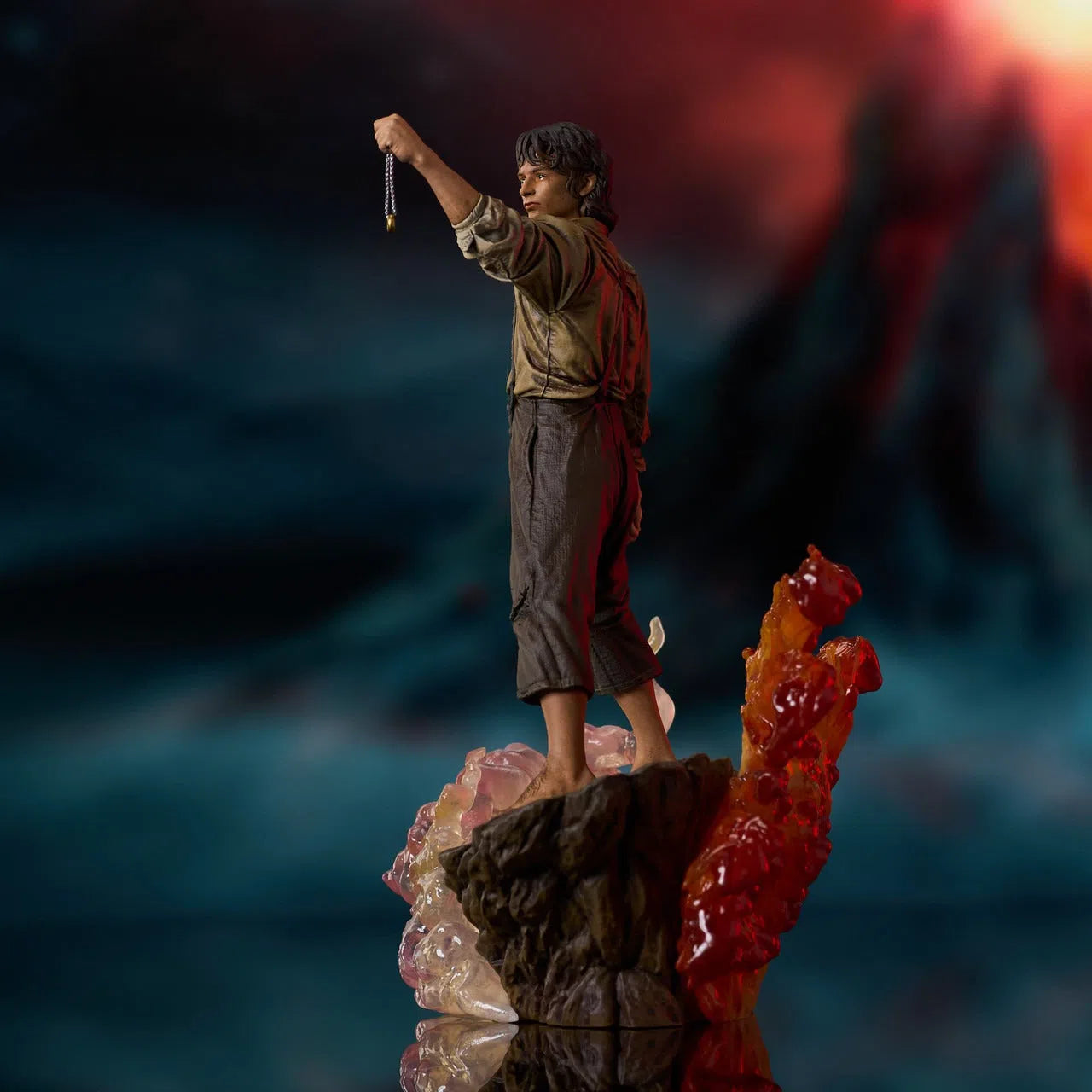 The Lord of the Rings: Gallery: Frodo: Deluxe Figure Diorama: 20cm Diamond Select