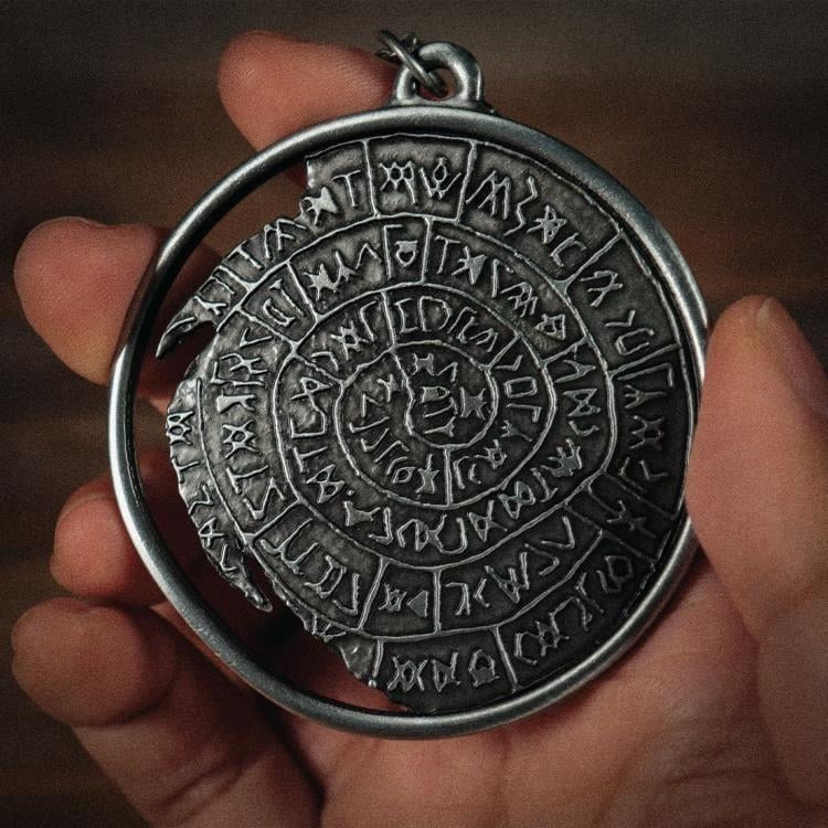 The Witcher (Netflix) Geralt's Medallion Limited Edition Replica - FaNaTtiK Necklace