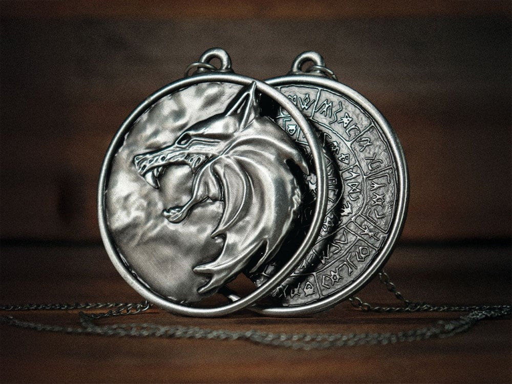 The Witcher (Netflix) Geralt's Medallion Limited Edition Replica - FaNaTtiK Necklace