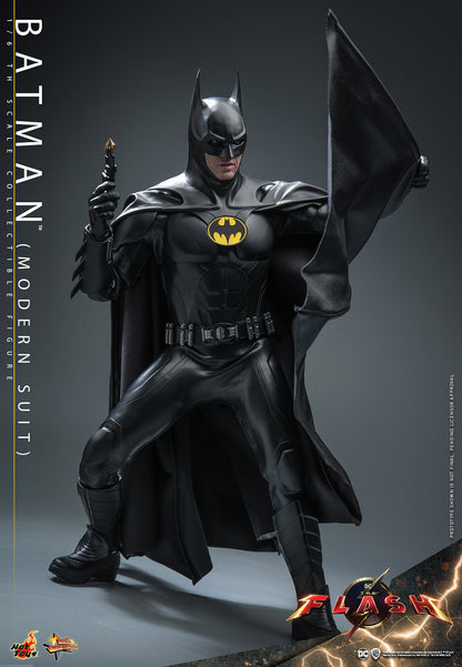 Batman: Modern Suit: The Flash: Dc Comics-Hot Toys