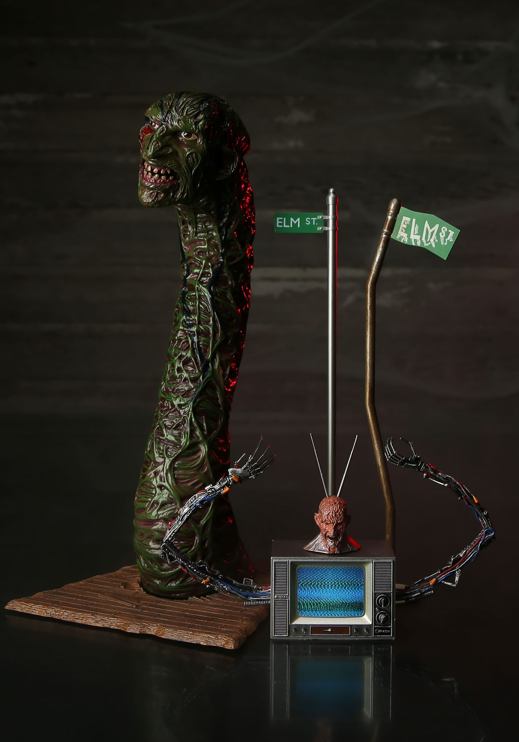Nightmare On Elm Street: Deluxe Accessory Set: 7" Scale Diorama For Freddy Kruger: Neca