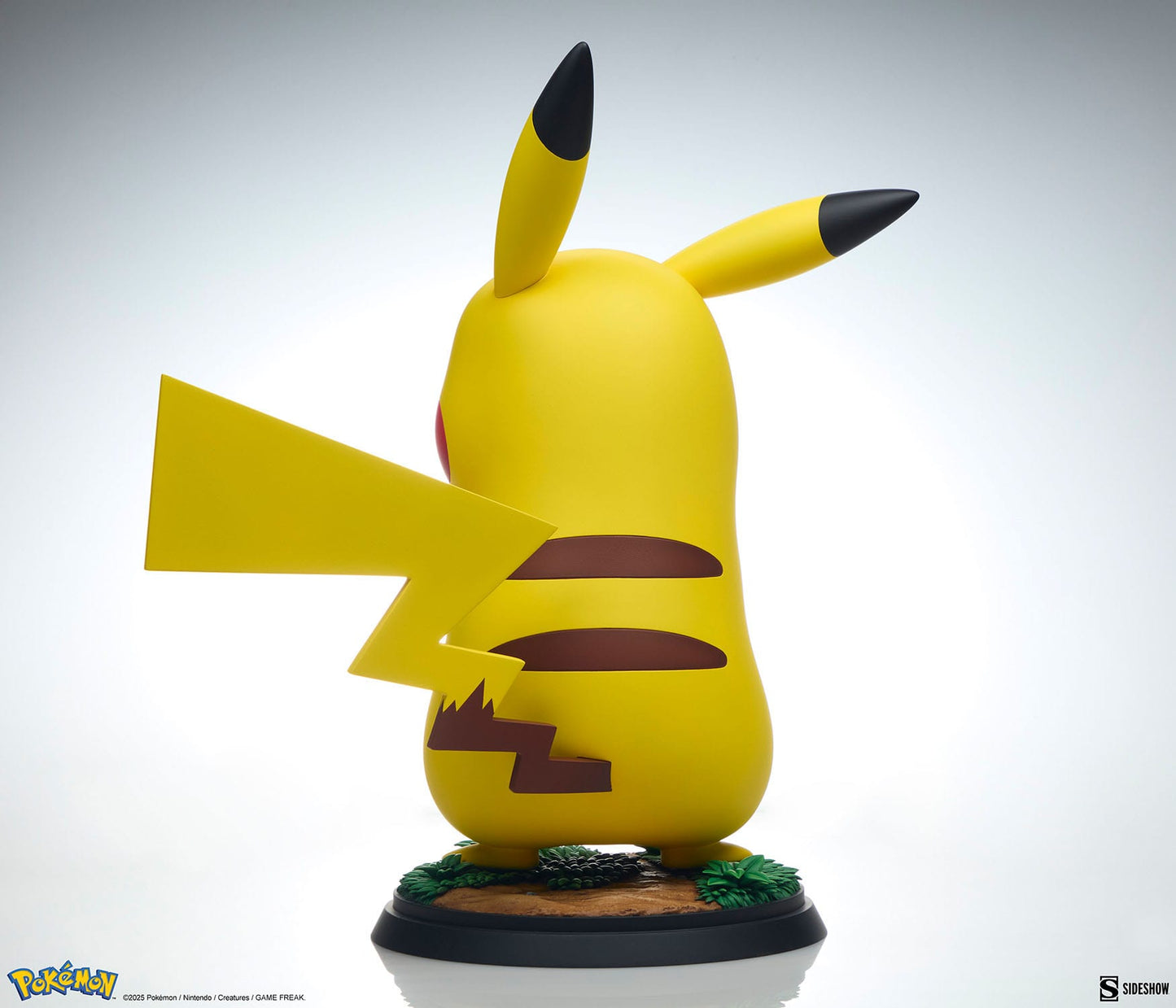 Pokemon: Pikachu: Life-Sized Statue