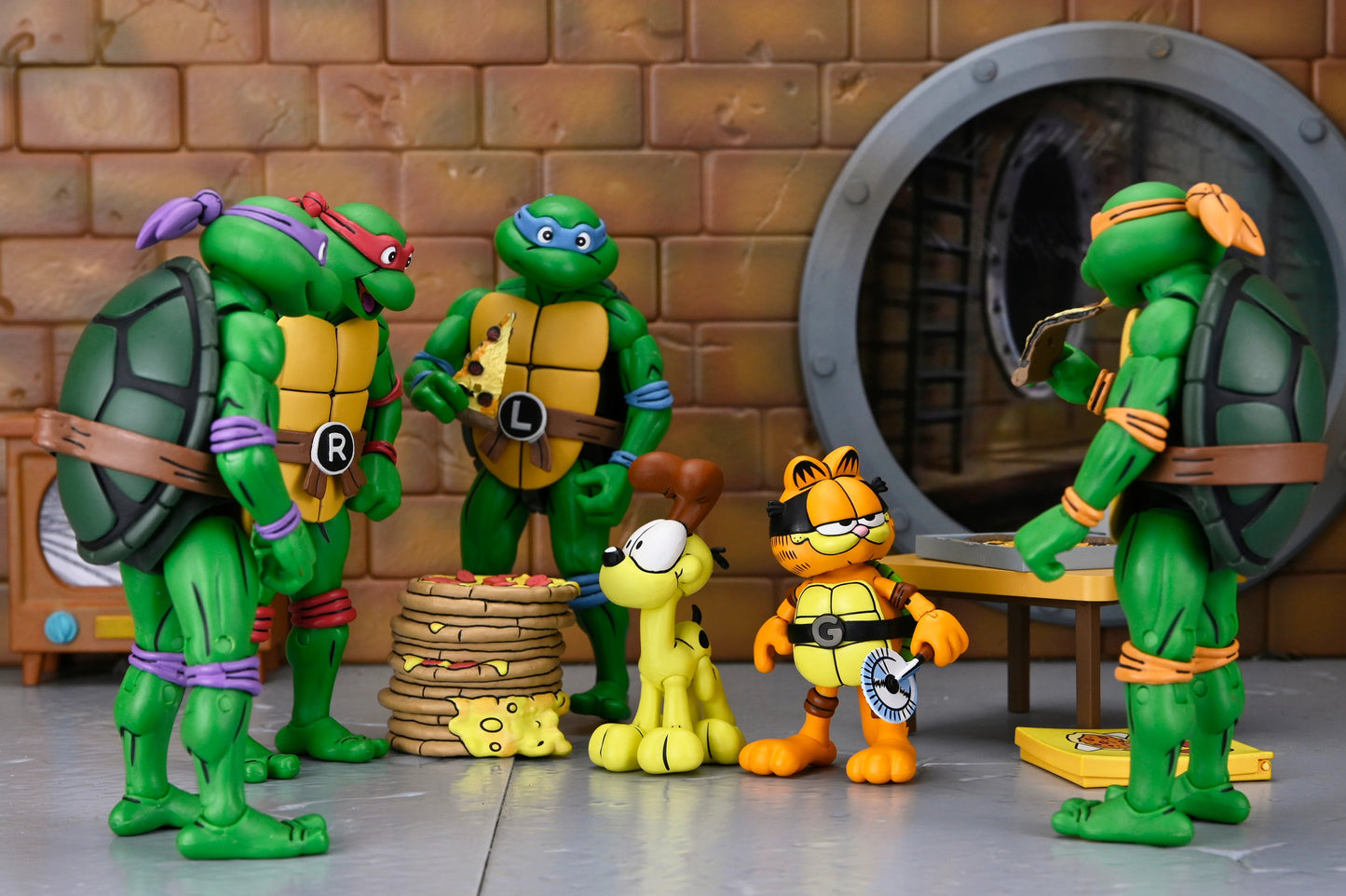 Teenage Mutant Ninja Turtles x Garfield: Garfello & Odie (Archie Comics): Ultimate 7 Inch: Action Figure Pack