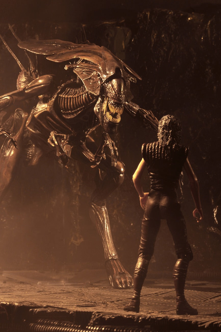 Alien Resurrection: Alien Queen: Ultra Deluxe 15 Inch: Action Figure - Neca Action Figures