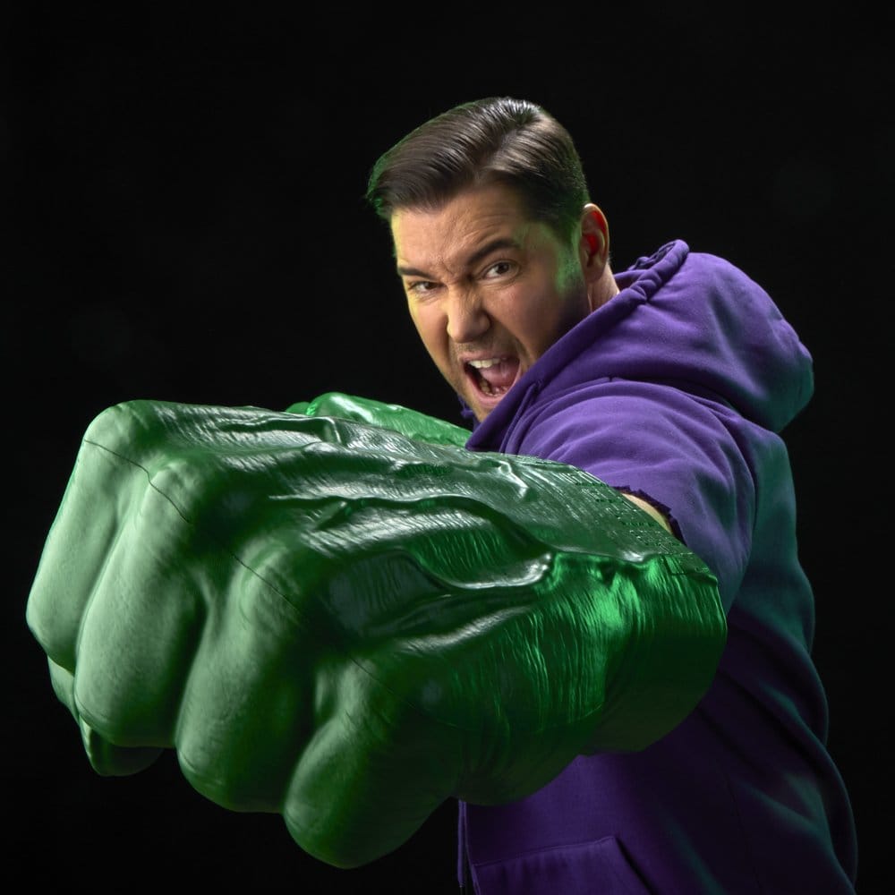 The Incredible Hulk Marvel Legends Premium Roleplay Fists - Hasbro Replicas