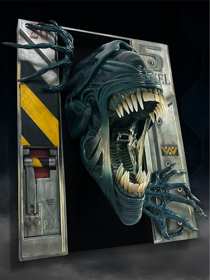Aliens: Alien Queen: 1/2 Wall Sculpture - Hollywood Collectibles Group Decoration