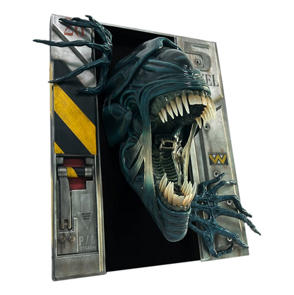 Aliens: Alien Queen: 1/2 Wall Sculpture - Hollywood Collectibles Group Decoration
