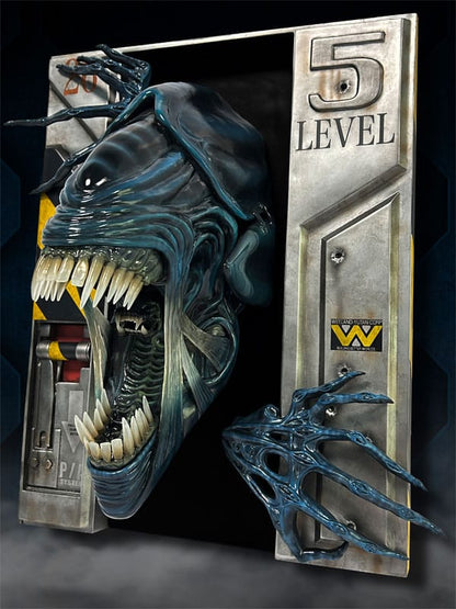 Aliens: Alien Queen: 1/2 Wall Sculpture - Hollywood Collectibles Group Decoration