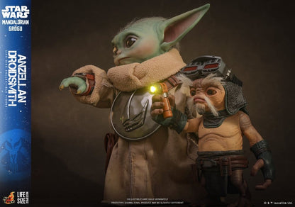 Star Wars: The Mandalorian & Grogu Life-Size Figure Anzellan Droidsmith 27 cm - Hot Toys Lifesize Statues