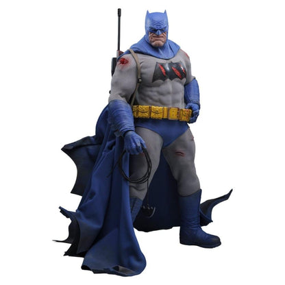 Batman: The Dark Knight Returns Comic Masterpiece Action Figure 1/6 Batman (Battle Damaged Version) 32 cm - Hot Toys Action Figures