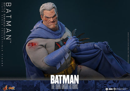 Batman: The Dark Knight Returns Comic Masterpiece Action Figure 1/6 Batman (Battle Damaged Version) 32 cm - Hot Toys Action Figures