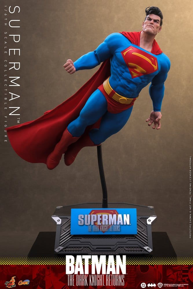 Batman: The Dark Knight Returns Comic Masterpiece Action Figure 1/6 Superman 34 cm - Hot Toys Action Figures