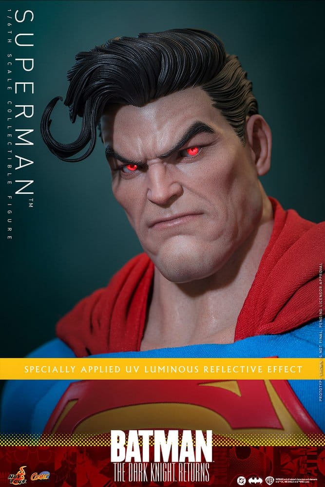 Batman: The Dark Knight Returns Comic Masterpiece Action Figure 1/6 Superman 34 cm - Hot Toys Action Figures