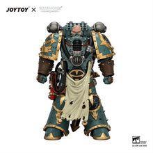 Warhammer Action Figure Sons of Horus Maloghurst the Twisted, the Warmaster's Equerry 13 cm - Joy Toy Action Figures
