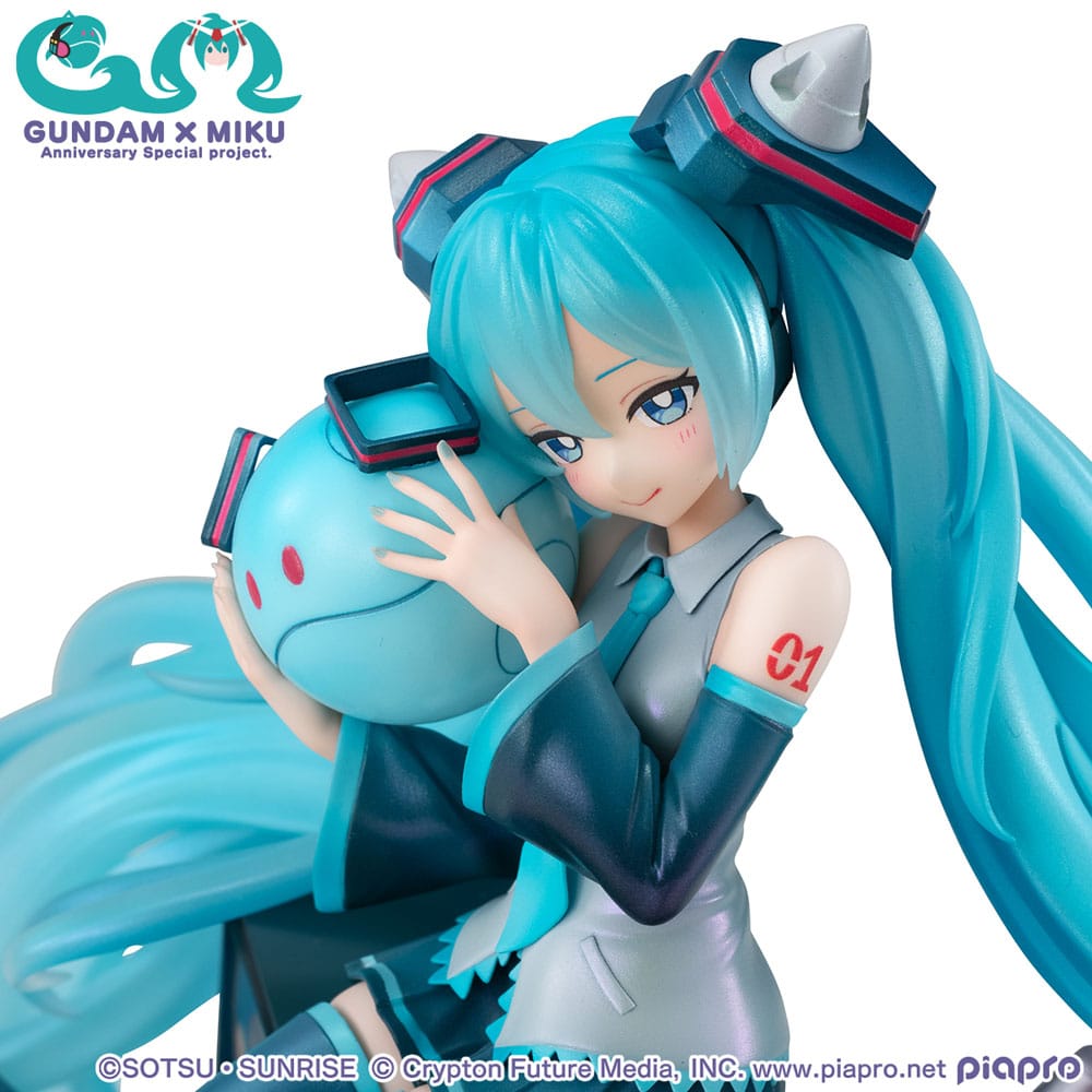 Mobile Suit Gundam x Hatsune Miku Lucrea PVC Statue Hatsune Miku x OO Gundam 45th Anniversary 17 cm - Megahouse Statues