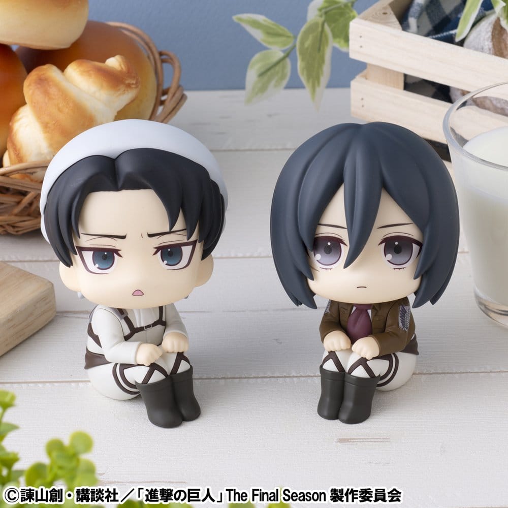 Attack on Titan Look Up PVC Statues Levi Cleaning up Ver. & Mikasa Ackerman (with gift) 11 cm - Megahouse Statues