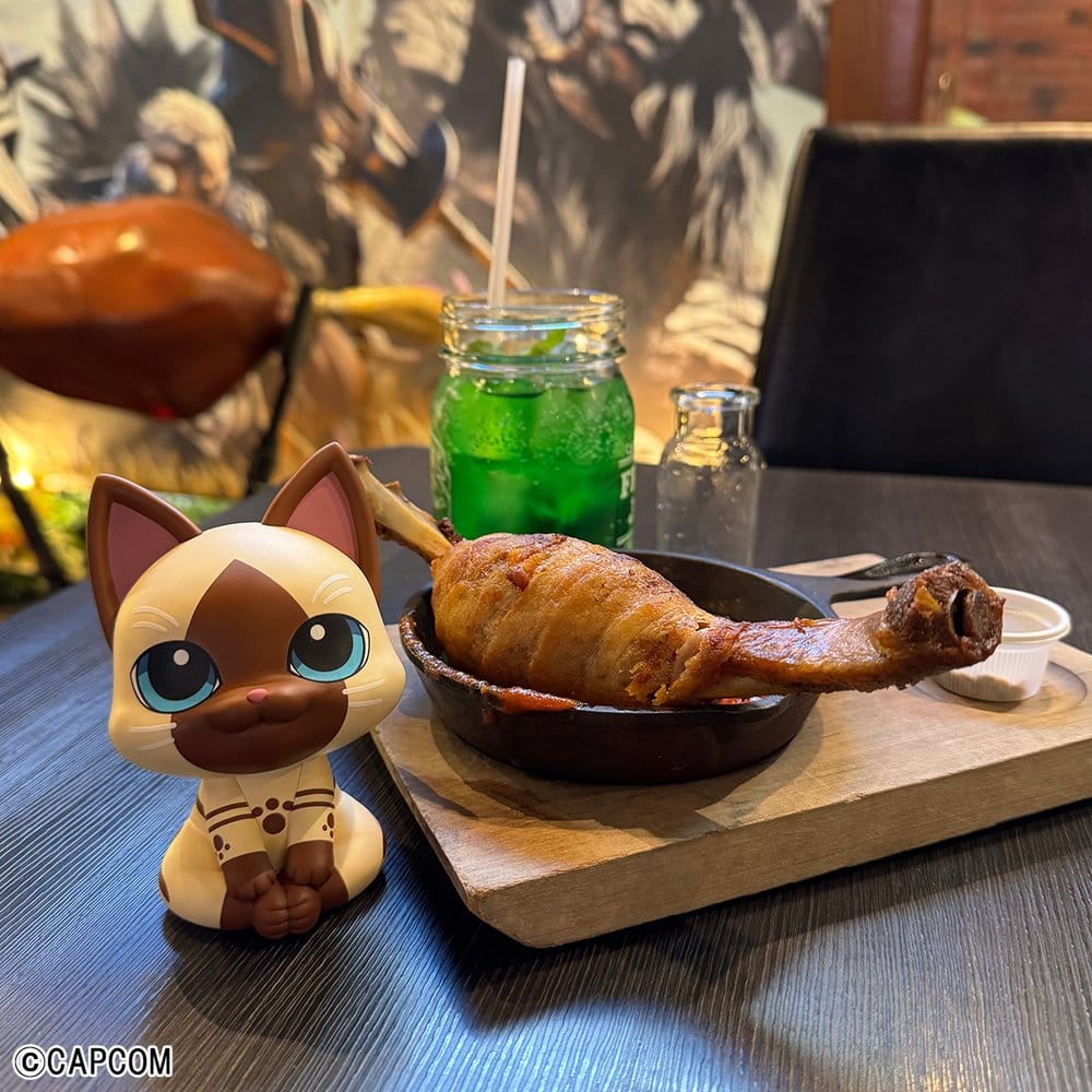 Monster Hunter Look Up PVC Figure Airou 11 cm (with gift) - Megahouse Statues
