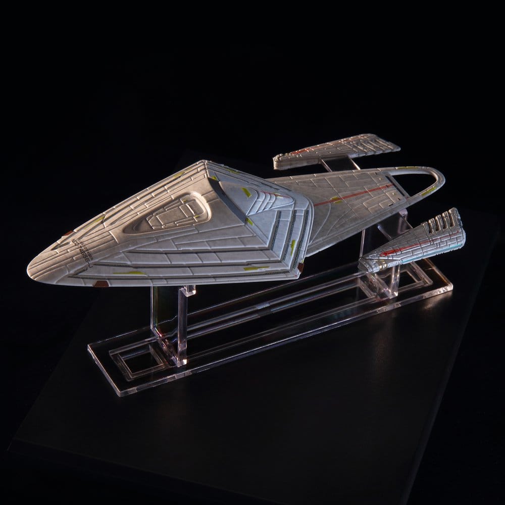 Star Trek Library Die-Cast U.S.S. Voyager NCC-74656-J - Master Replicas Replicas: Down Scaled